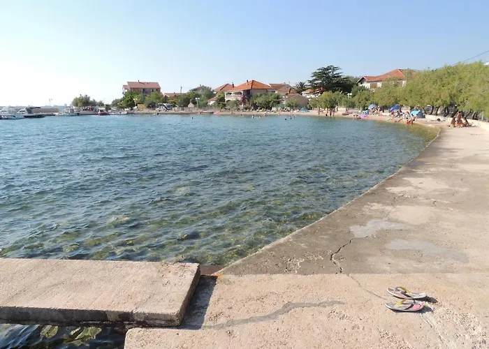 Private Apartments, Parking, Distance 350 Meters 아파트