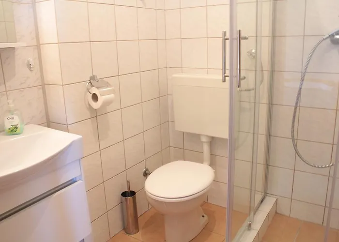 Private Apartments, Parking, Distance 350 Meters * 비빈제