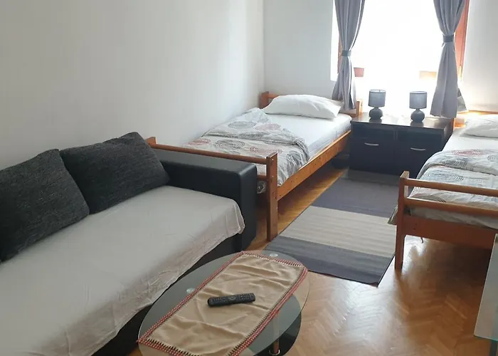 아파트 Private Apartments, Parking, Distance 350 Meters *
