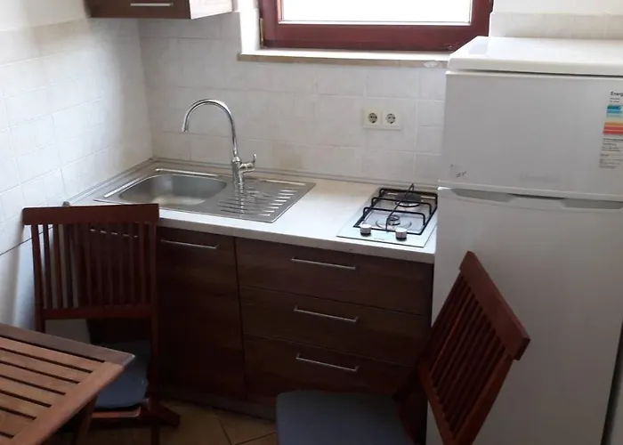 Private Apartments, Parking, Distance 350 Meters Apartman
