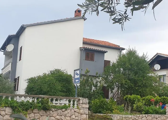 Private Apartments, Parking, Distance 350 Meters Apartman